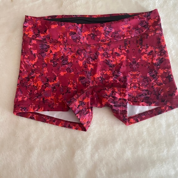 Bundle JOLYN shorts, THE UPSIDE Soul-cycle Midi Pant Leggings ,NIKE shorts - Picture 3 of 16